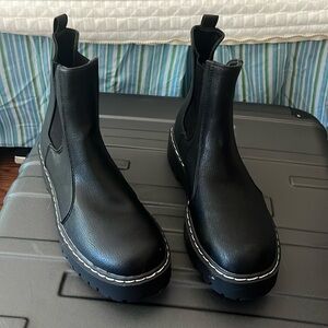 Sincerely Jules Chelsea “Hippie-2” Ankle Lug Sole Boots Women’s Size 9.5 Chunky